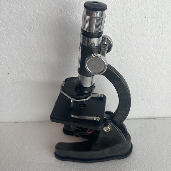 Science Tech microscope set 100x-900x zoom with light projector & accessories - Picture 5 of 14